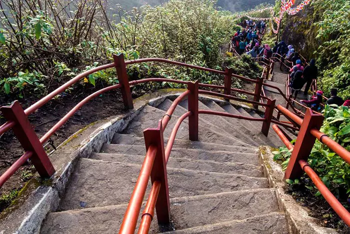 adam's peak stairs